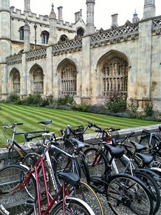 Колледж Св. Троицы (Trinity College), велосипеды свидетельствуют о учебном времени в колледже