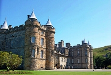 Холирудский дворец является образцом ренессансной архитектуры и хранителем вековой истории Шотландии