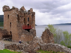 Крепость Уркварда, потерпевшая от взрыва и урагана